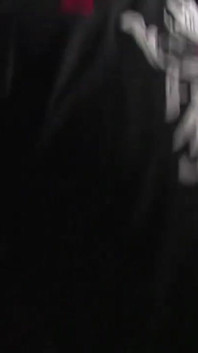 Asijská brunetka s malými kozami to dostane hluboko do pusy