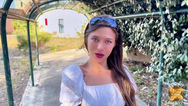 Porno Baguette: Lola, hübsches mädchen, will wirklich tief geknallt werden