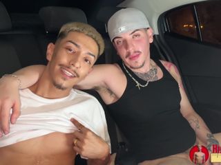 Hung Papi: pacarku di dalam mobil
