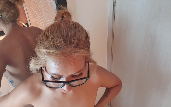 AgataDelphine: Un acoperiș de tachinare
