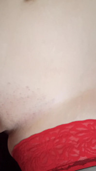 Milf erlaubte ihrer nassen muschi, missionarsstellung gefickt zu werden