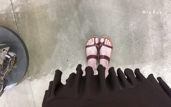 MiaNyx: My pretty feet outdoors