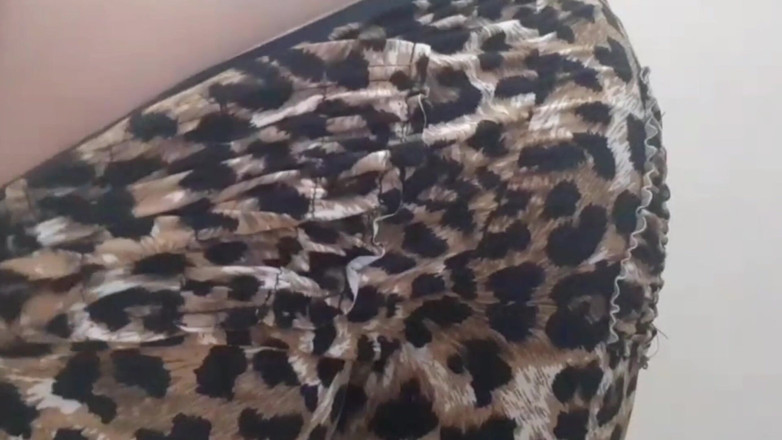 Josani Gwen: Leggins và cái mông to gợi cảm chạm vào lỗ