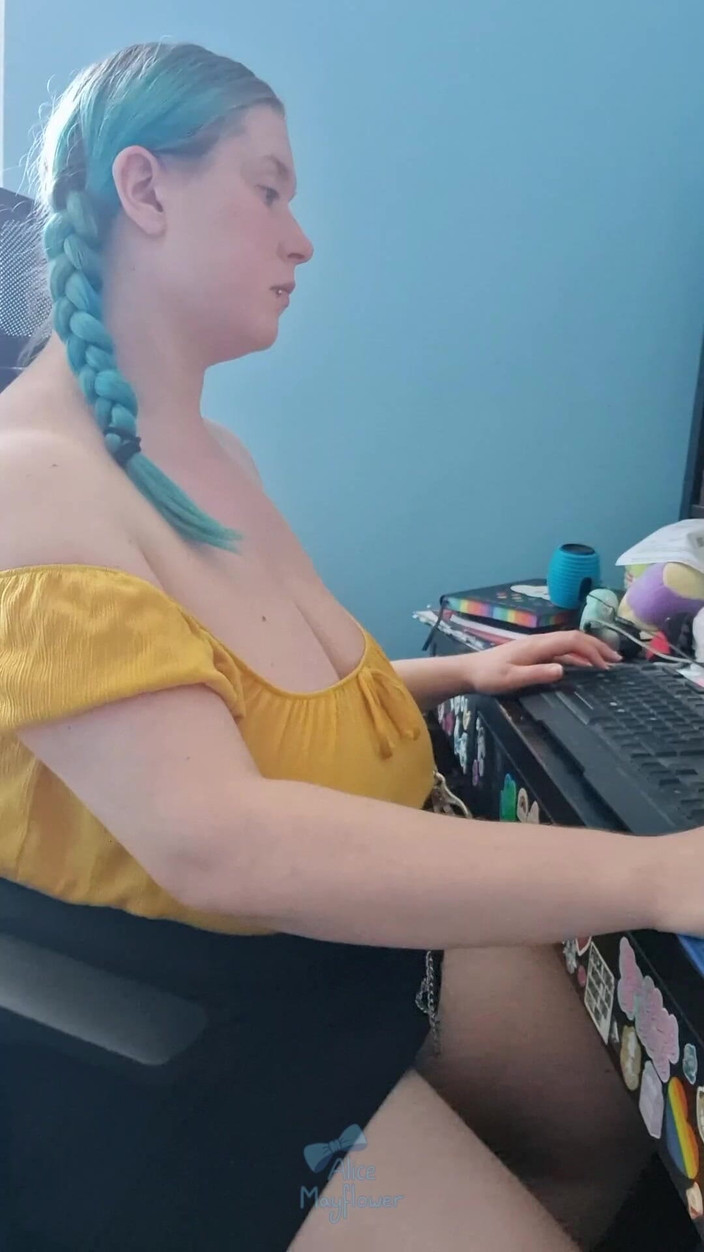 Alice_Mayflower_Scottish: Nippelklemmende bohne schnippt - solo-mädchen