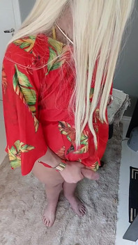 嗨，亲爱的们！我今天做了一个视频，造型非常性感，几乎遮住了一切......除了最后那美妙的射精。