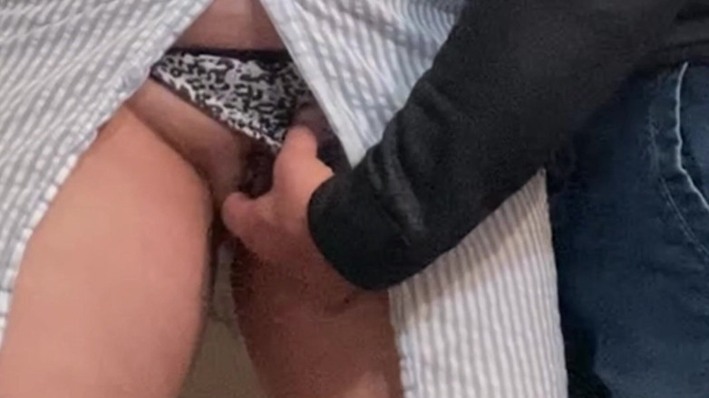 PriyaNaavya: Cizinec Perv si tře moji kundičku V metru