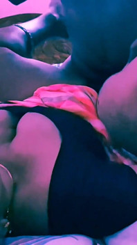 Quente indiana infiel dona de casa peituda em blusa saree noite secreta fodendo com ex-namorado