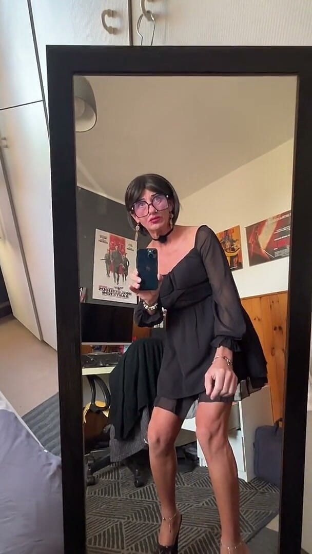 Practicing a Sexy Look (Andreina Naty) Practicing a Sexy Look (Andreina Naty)
