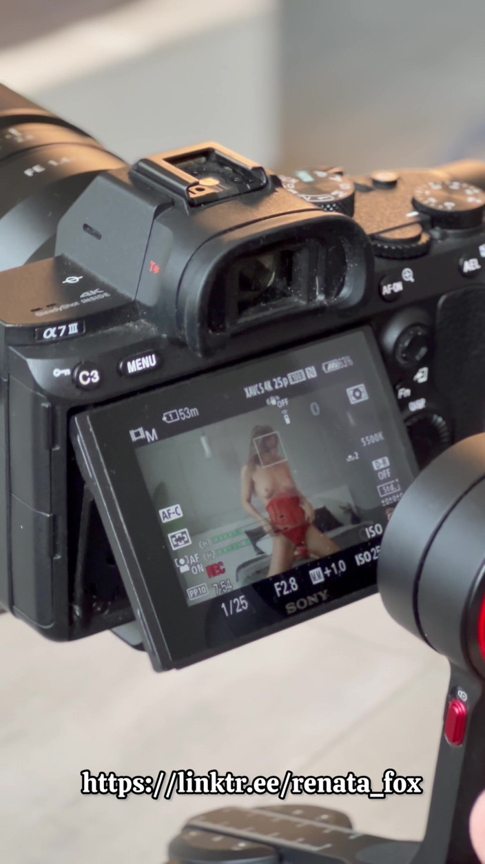 Renata Fox: În culise după o ședință foto mare. Poți arunca o privire...