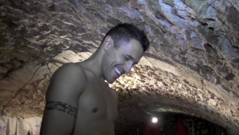Discret Cruising sex: Juan fucked by straight boy in basement