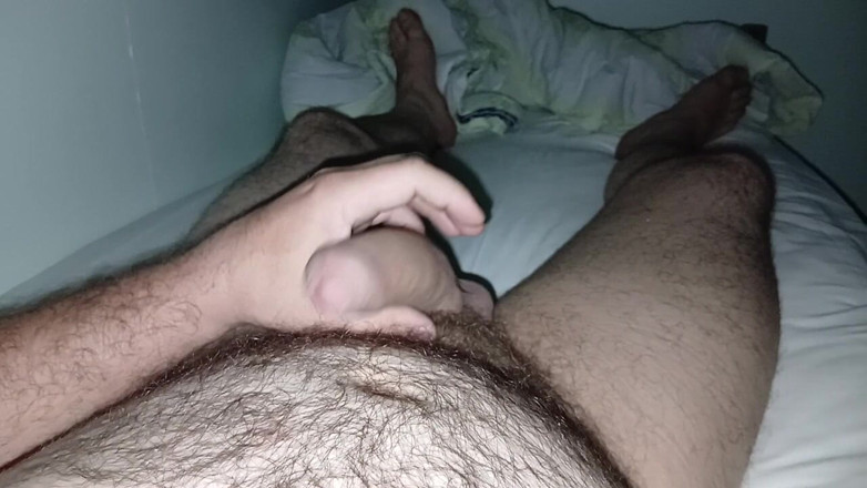 Uhri: Uncut Hairy Gay Masturbating and Cum