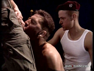 Cazzofilm: Askeri sikiş