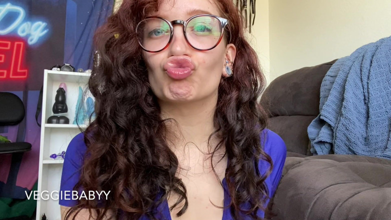 Veggiebabyy: Je verleiden met mijn grote pissende lippen