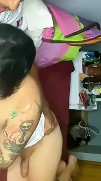 Perfekte nacht blowjob, trans-mädchen lutscht großen schwanz