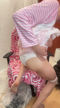 Femboy oyuncaklarını test yapıyor