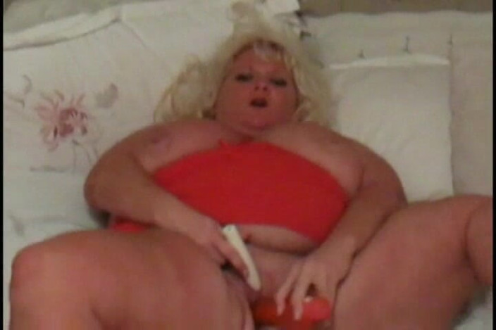 BBW Bad Girls: BBW Złe dziewczyny: BBW w czerwieni z zabawkami