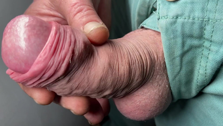 Foreskinguy: 包皮特写以射精结束