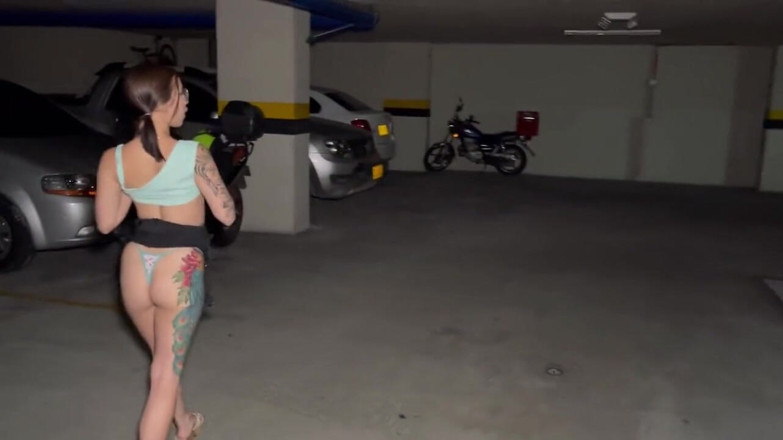 Katty Blake: POV tengere latina in strakke rok krijgt haar kleine kont...