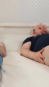 Karımı arkadaşımla paylaşiyorum. Aldatılan koca izliyor. Üçlü seks derlemesi - bölüm 94