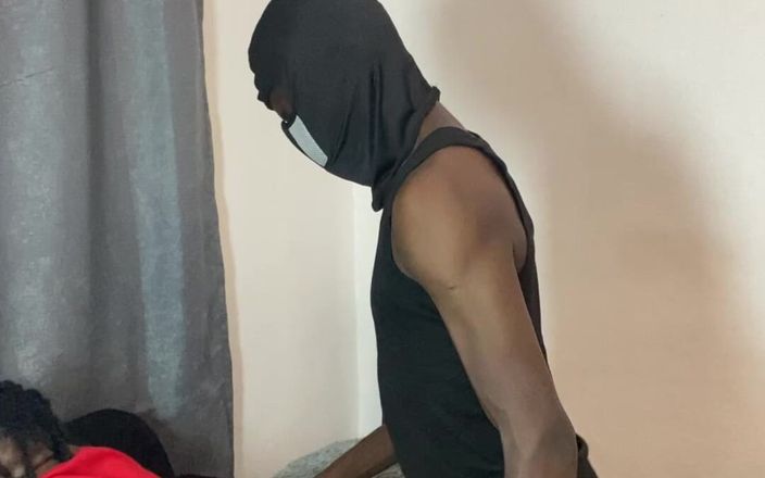 YungthugM: 我的邻居继兄弟针操我，我内射了a