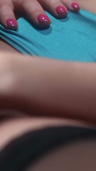 Qué lesbiana afortunada de obtener el paquete de juguete sexual completo de lencería como este