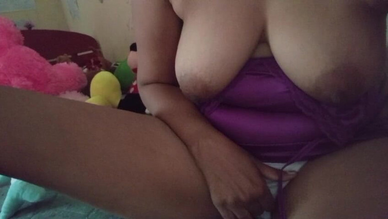 Miya White: Intensa masturbação dos dedos do clitóris e penetração 08:10 Intensa masturbação...