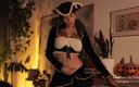 Effy Loweell studio: Effy vestida como una pirata sexy levanta su falda y...