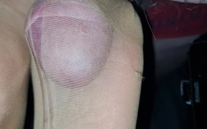 Alter: Footjob in nylons