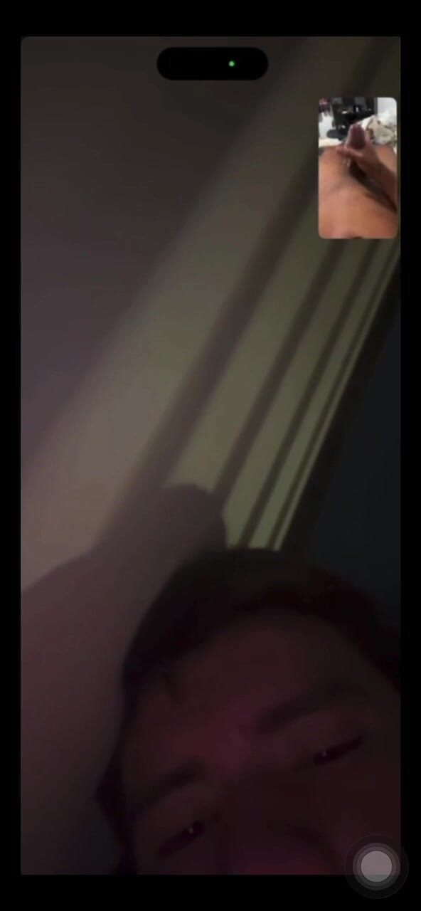 Icyhot707: Videochiamata con un uomo