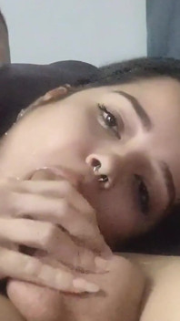 Stavo registrando una sega da sola, quando Debora Prado l'ha visto, voleva scendere su di me e darmi un pompino profondo perfetto