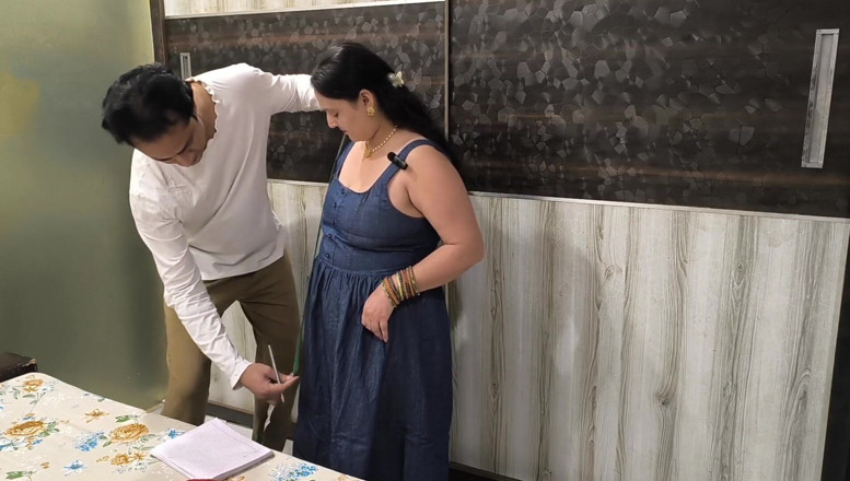 Desi chudai hub: Puja Bhabhi Fuck with Tailor for Stitching a Dress Free...