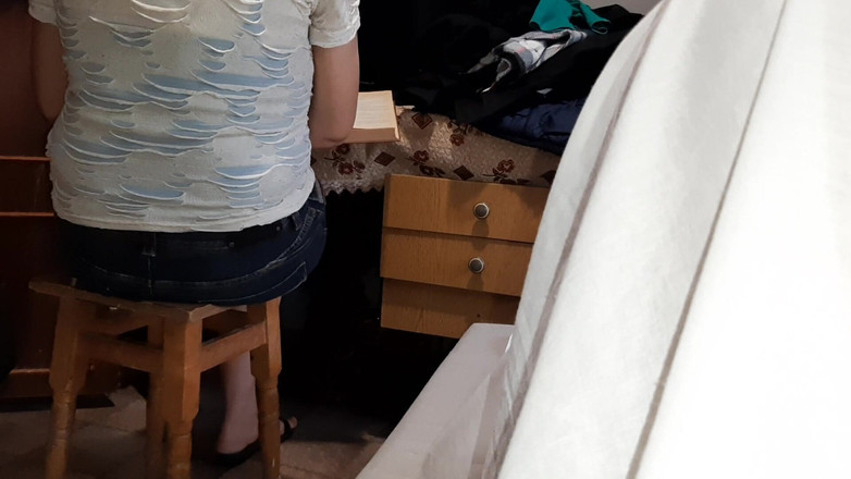 Lesbian-illusion: Zatímco se moje přítelkyně učí na zkoušku, náš soused si...