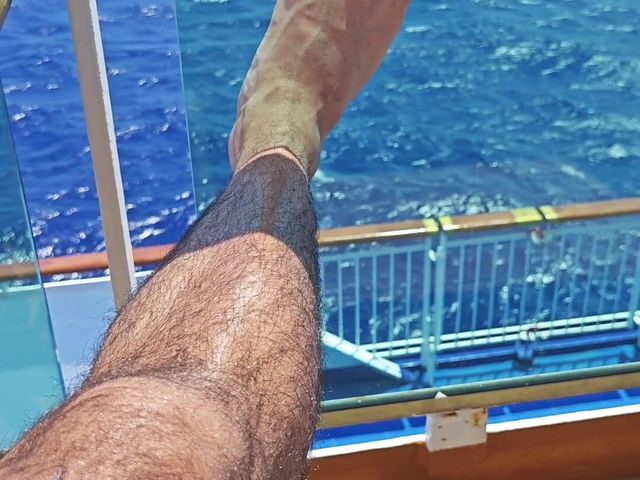 Vacation Big Feet (Grayalpha)