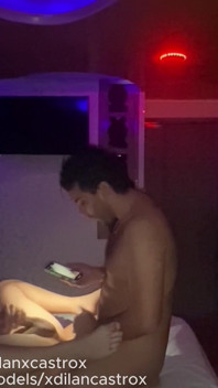Ho Portato Il Mio Vicino Twink in Un Motel E Gli Ho Leccato Il Sedere a Crudo Finché Non È Rimasto Incinta