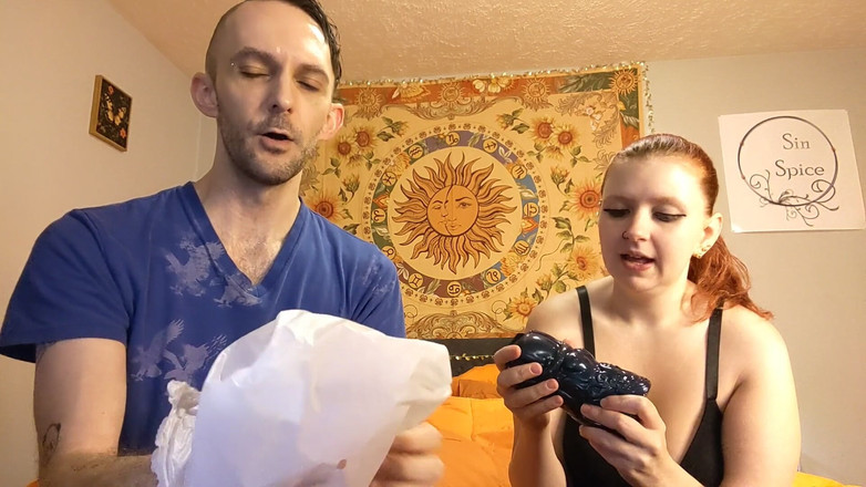 Sin Spice by Sophia Sinclair and Jasper Spice: Mesterstar sirena se desempaqueta el coño de bolsillo