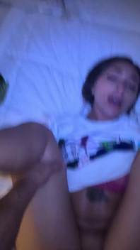 Sisi Rose, teddy Tarantino'nun yarağını genişlettirdikten sonra göt deliğini tatmağa bayılıyor