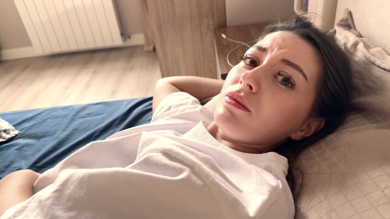 Sugary Kitty: Aku bangun dengan kakak tiri menggosok kontolku dengan pantatnya yang...