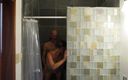 Justine Clover: Sexe sous la douche. Orgasmes corporels