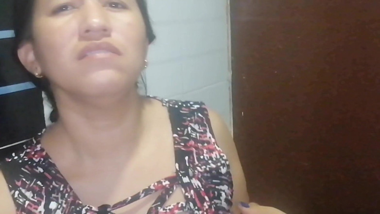 Sexysweet0455: Madrastra cachonda con un gran culo se folla a su...