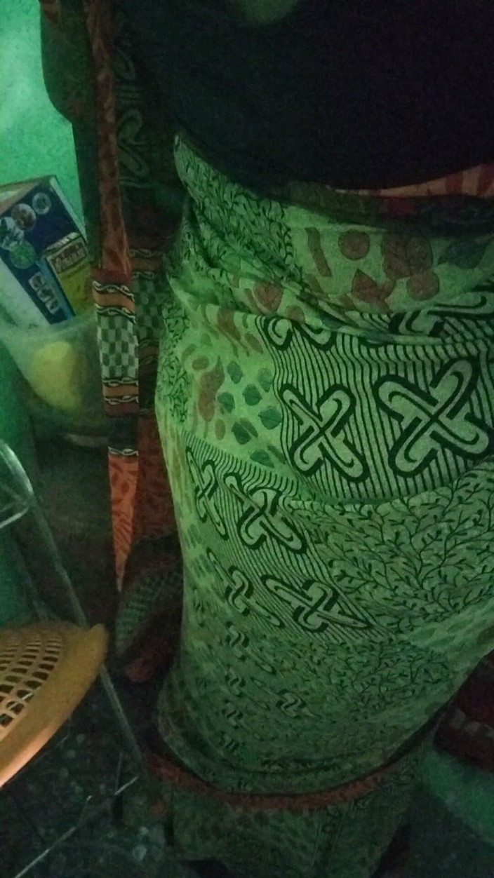 Tamil lesbian: Saree nosí novou tetičku Mluvící