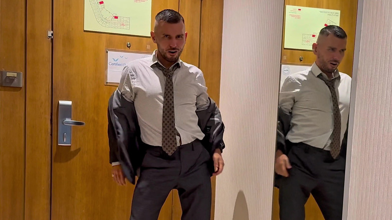 Werther1: Empresário de rendas pica brinca com a boceta de seu...