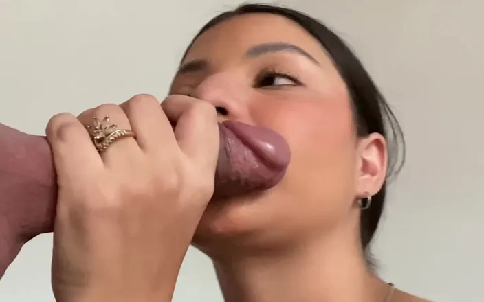 mackencie29: Beautiful 18 Year Old Girl Just Turned 18 Loves to Suck Cock