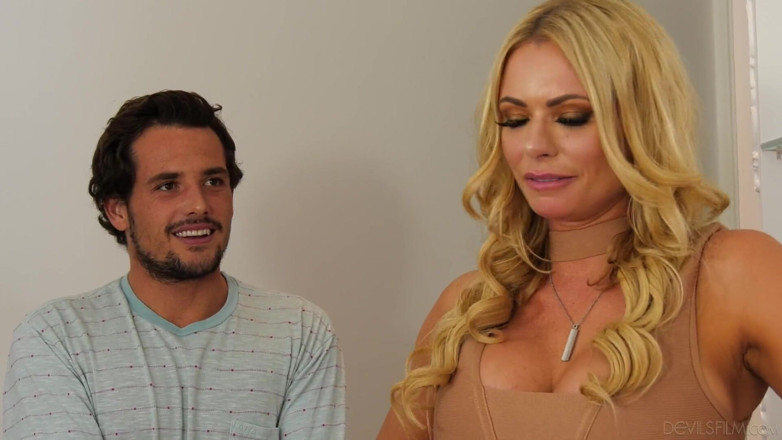 Out Of The Family: Out of the stepfamily - la matrigna Briana Banks porta il...