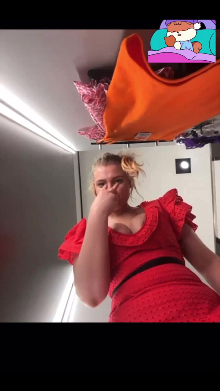 JuiceLussie: Ricky šuká v šatně