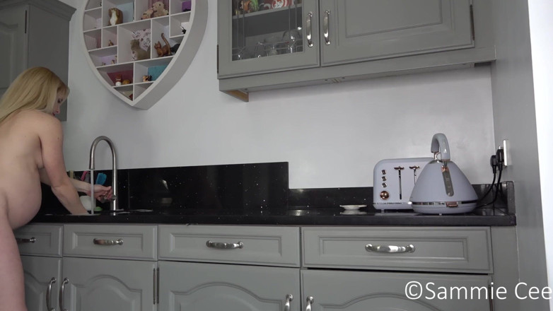 Pregnant Sammie Cee: Pregnant naked cleaning