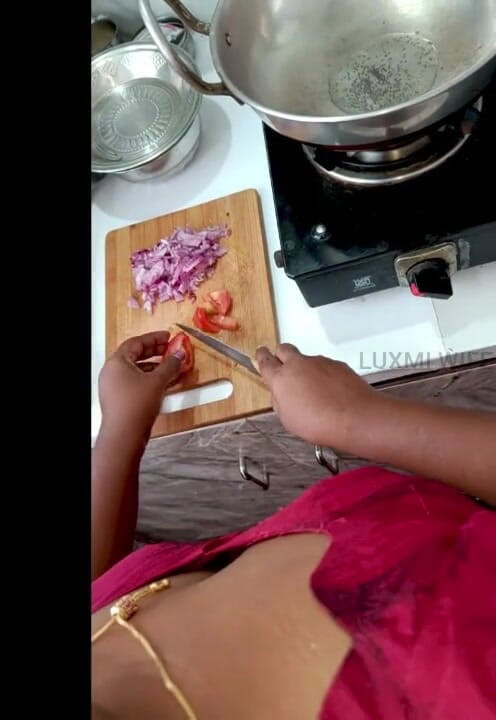 Luxmi Wife: Vizinho fez vídeo quando a esposa cozinhando na blusa