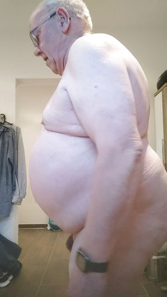 Karlchengeil: Ochtend scheet en kleed je aan