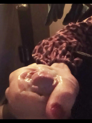 Naomi Naughty: Wank直到射精