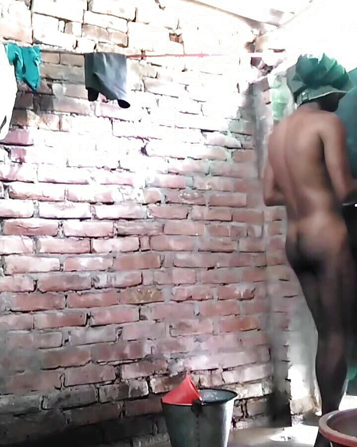 HotBhabhi420: Шурин Did Moe Moe Moe в ванной с невесткой