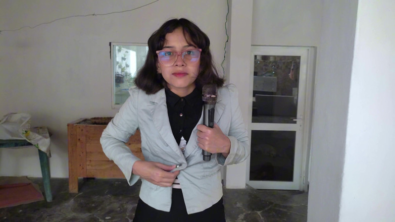 SugarPose: Enf Latina tonåring reporter strippad